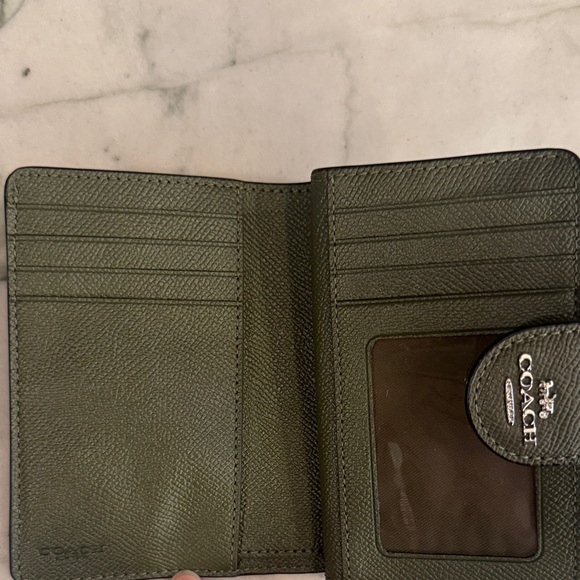 Coach Olive Leather wallet - Picture 2 of 2